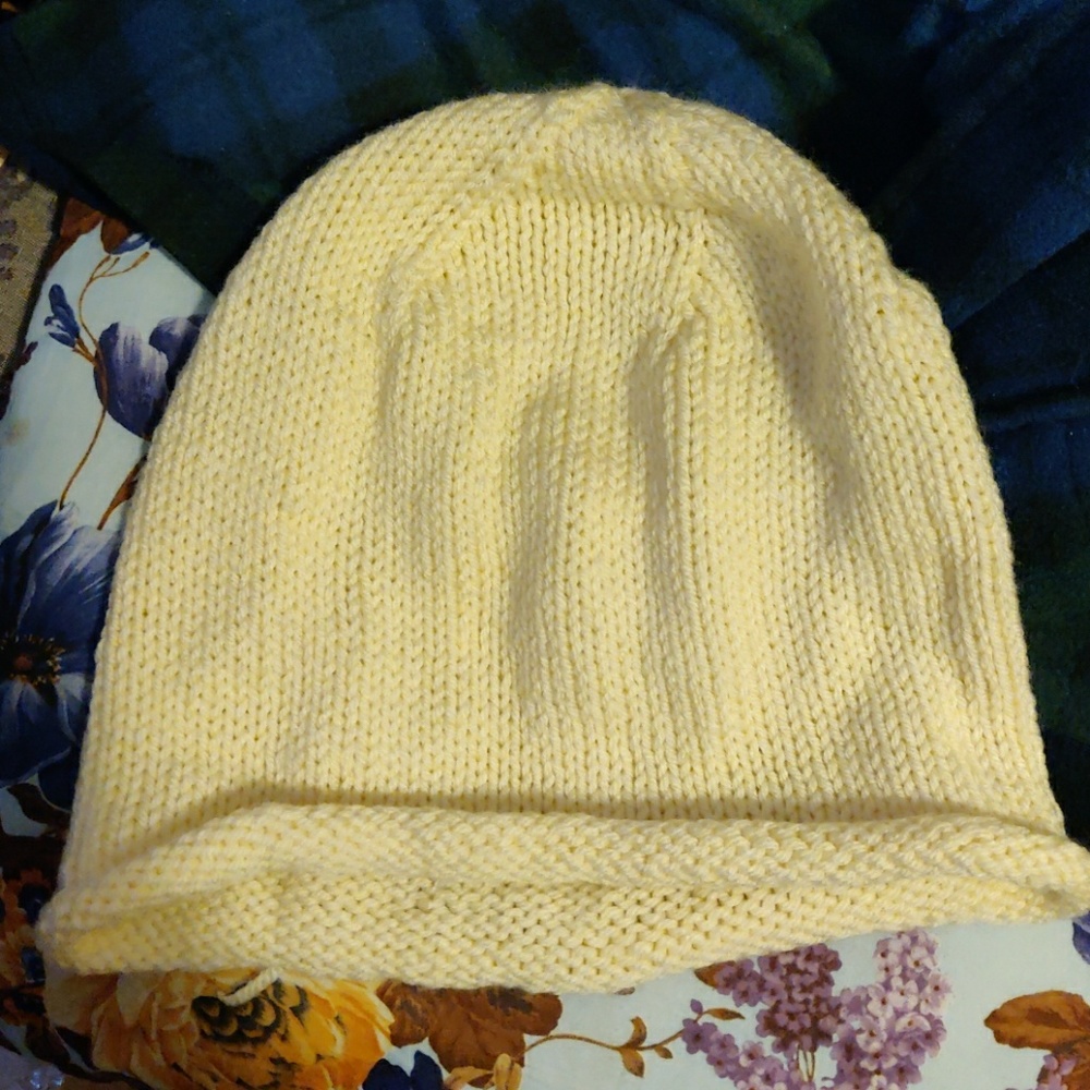 FREE - Off white hand knit beanie